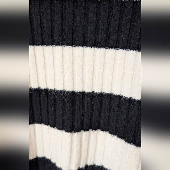 H&M Striped Black and Cream Women's Sweater, Sz L - Picture 4 of 6